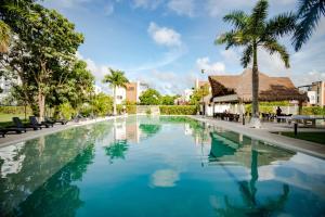 Exclusive building 6 people 3 cable televisions 3 swimming pools balcony,