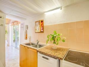 Holiday home with terrace in Berre-les-Alpes