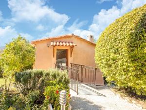 Maisons de vacances Pretty Holiday Home in Berre les Alpes with Garden : photos des chambres