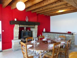 Maisons de vacances Gite Cressanges, 4 pieces, 6 personnes - FR-1-489-44 : photos des chambres