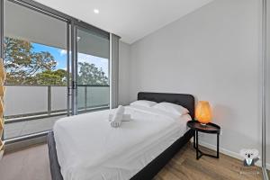 KozyGuru | Wentworthville | Kozy Style 2 Bed 2 Bath APT + Free Parking