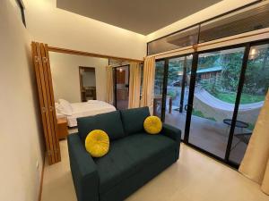 Caribbean Irie - charming, luxurious bungalow in nature with AC & fiber optic wifi