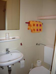 Standard Single Room with Shower room in Hotel Gunia