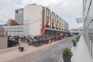 RedLiving Apartemen Mekarwangi Square - M Express