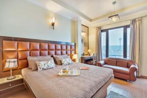 StayVistas Stonehill Manor - 3BHK Hill-View Villa with BBQ