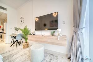 Calm Studio at Carson C DAMAC Hills Dubailand by Deluxe Holiday Homes