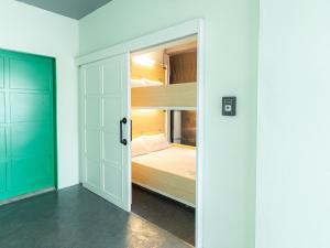 Khao San Social Capsule Hostel