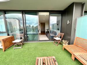 ReadySet Apartments at Emerald