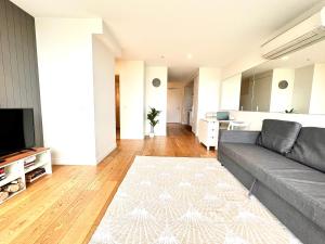 ReadySet Apartments at Emerald