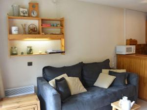 Studio skis aux pieds à Méribel – Centre, commerces à 100m, piscine estivale, ascenseur, casier à skis - FR-1-180-549