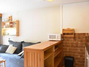 Studio skis aux pieds à Méribel – Centre, commerces à 100m, piscine estivale, ascenseur, casier à skis - FR-1-180-549