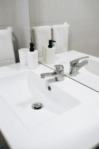 Host Wise - Sweet & Sunny Flat - Ace Location