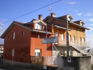 BAÑUGUES TURISMO S.L.