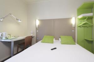 Hotels Campanile Paris Ouest - Porte de Champerret Levallois : Chambre Nouvelle Génération avec 1 Lit Double et 1 Lit Simple