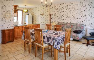 Maisons de vacances Beautiful home in Payzac with 2 Bedrooms and WiFi : photos des chambres