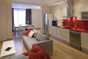 Three-Bedroom Apartment room in Flateli Pelai