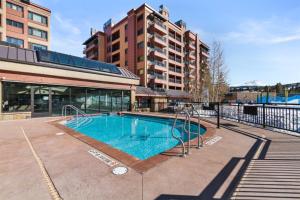 3 Bedroom Ski In, Ski Out Mountain Vacation Rental Located Next To Historic Main Street In Downtown Breckenridge