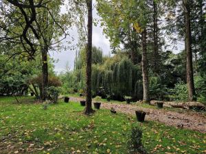 Maisons de vacances High quality chalet in bucolic setting, Plouegat-Guerand : photos des chambres