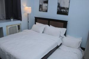 A2J Executive Studio Suite Near Venice Mall BGC