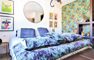 Maisons de vacances Amazing Home In Graveson With Wifi : photos des chambres