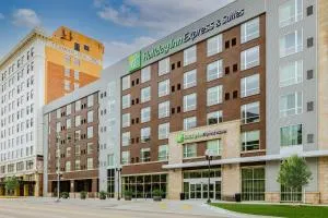 Holiday Inn Express & Suites - Lincoln Downtown by IHG - 苏华德
