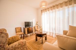 188 Apartments - Estrelícia - pool and balcony