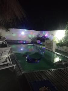 Casa mono ambiente y piscina.