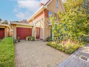 Comfy holiday home in Hoorn with French balcony