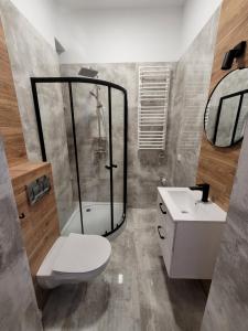 Ceglana kamienica nad Wisłą