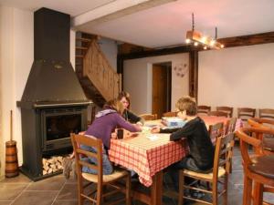 Maisons de vacances Gite Vagney, 5 pieces, 8 personnes - FR-1-589-227 : photos des chambres