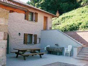 Maisons de vacances Gite Vagney, 5 pieces, 8 personnes - FR-1-589-227 : photos des chambres