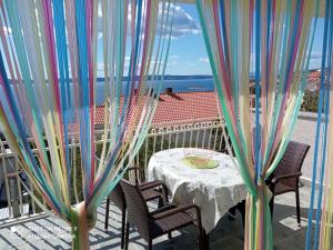 Apartments with parking space Novi Vinodolski - 15823