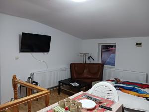 Sara 3 dormitoare nu primesc santieristi si petrecareti