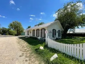 Carriage Inn - Cottage - Tarpley
