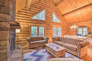 Splendid Family Cabin with Hot Tub and Grill!