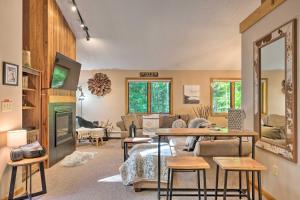 Lush, Woodsy Cabin Less Than 2 Mi to Cranmore Resort!
