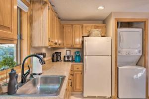 Lush, Woodsy Cabin Less Than 2 Mi to Cranmore Resort!