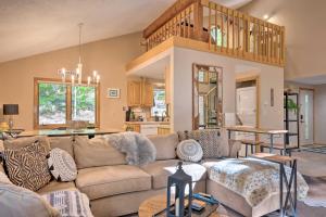 Lush, Woodsy Cabin Less Than 2 Mi to Cranmore Resort!