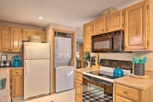 Lush, Woodsy Cabin Less Than 2 Mi to Cranmore Resort!