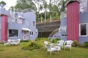 StayVista at Pines & Fir - Sprawling Gardens with Seating and Swings - Pauri