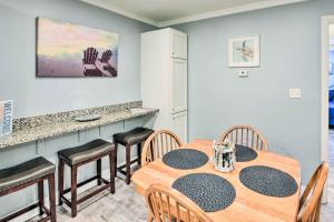 Walk to Ocean Condo with Community Perks on HHI