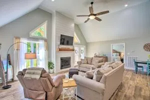 2 Mi to Golf Course and Fire Pit Cozy Counce Cabin! - Corinth