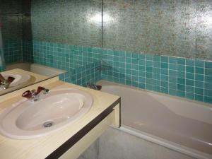 Appartement 2P 6 pers avec balcon, accès direct pistes - FR-1-322-362