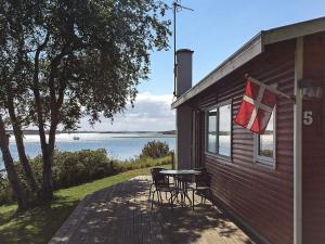 obrázek - 4 person holiday home in Martofte