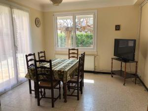 Villa T5 avec jardin, 100m plage, clim, WiFi, pour 8-10 pers, Le Barcarès - FR-1-81-524