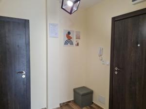 Ilarion 5 studio at Top Center