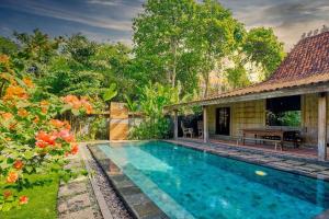 Wahyu wonderful private honeymoon joglo