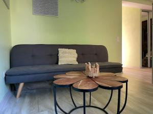 Modern 2BR Apt Near Park & Train Station in Old Town w Free Parking