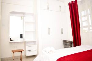 Rorot 2 bdrm stay located Annex home away(bright)