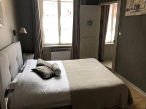 Hotels The Originals City, Hotel de la Balance, Montbeliard : photos des chambres